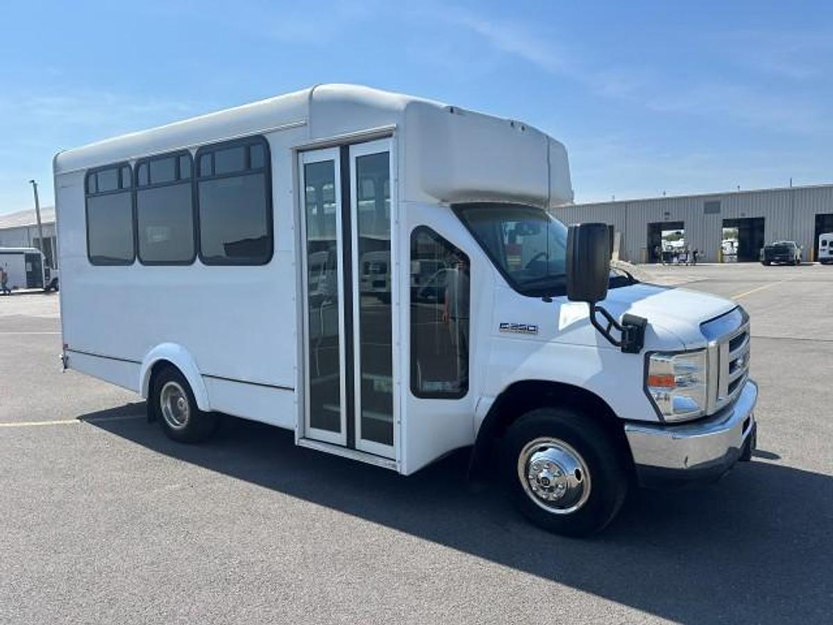 Refurbished 2017 Ford E-450 14 Passenger Shuttle Bus