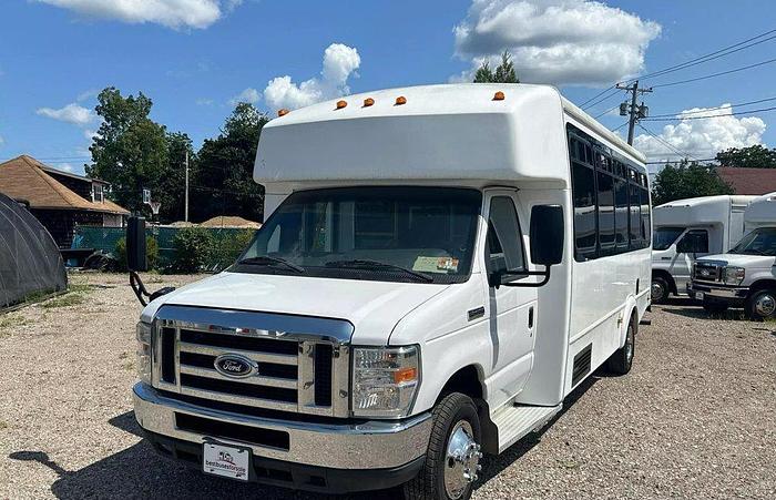 Refurbished 2016 Ford E-450 18/2 WHEELCHAIR SHUTTLE BUS
