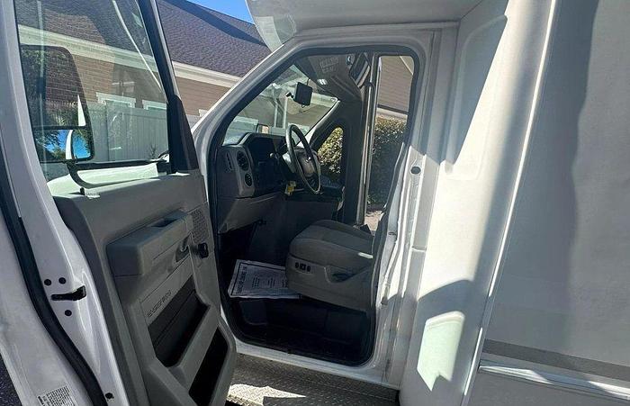 Used 2015 Ford E-350 Non CDL 8/4 Wheelchair Shuttle Bus