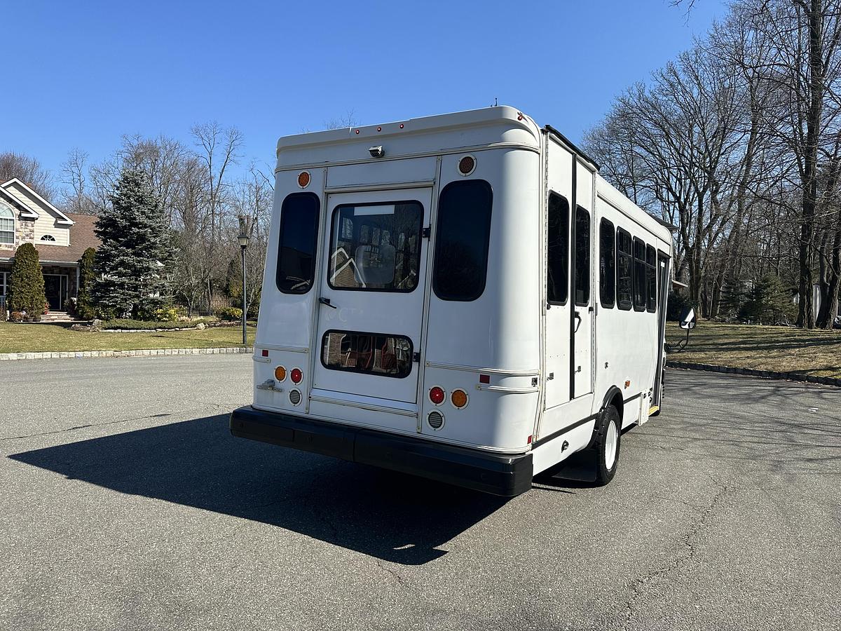 Refurbished 2017 Ford E-450