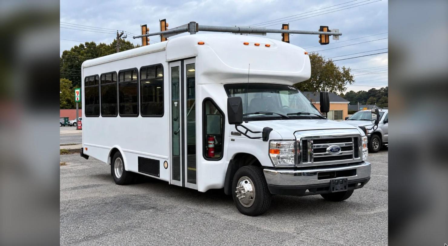Reconditioned 2019 Ford E-350 StarCraft Non-CDL 14 Passenger Shuttle Bus