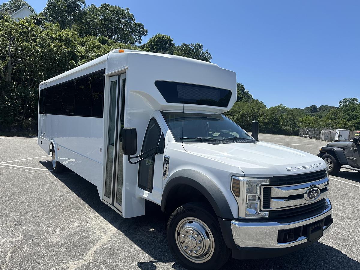 Refurbished 2018 Ford F550 Glaval Wheelchair Shuttle Bus 28 Passenger 2 Wheelchair