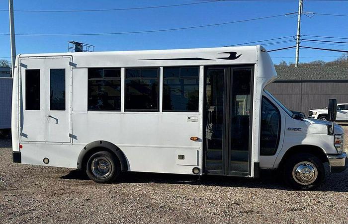 Refurbished 2016 Ford E-450 NON CDL 12/4 WHEELCHAIR SHUTTLE BUS