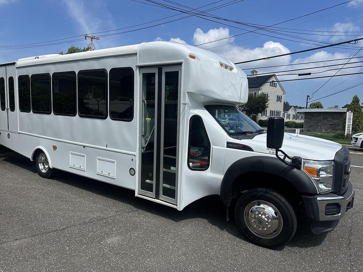 Used 2015 Ford F550 25 Passenger 2 Wheelchair Shuttle Bus