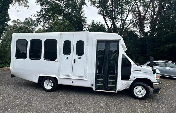 Refurbished 2021 Ford E-350 Non CDL 13/1 Wheelchair Shuttle Bus W/LUGGAGE