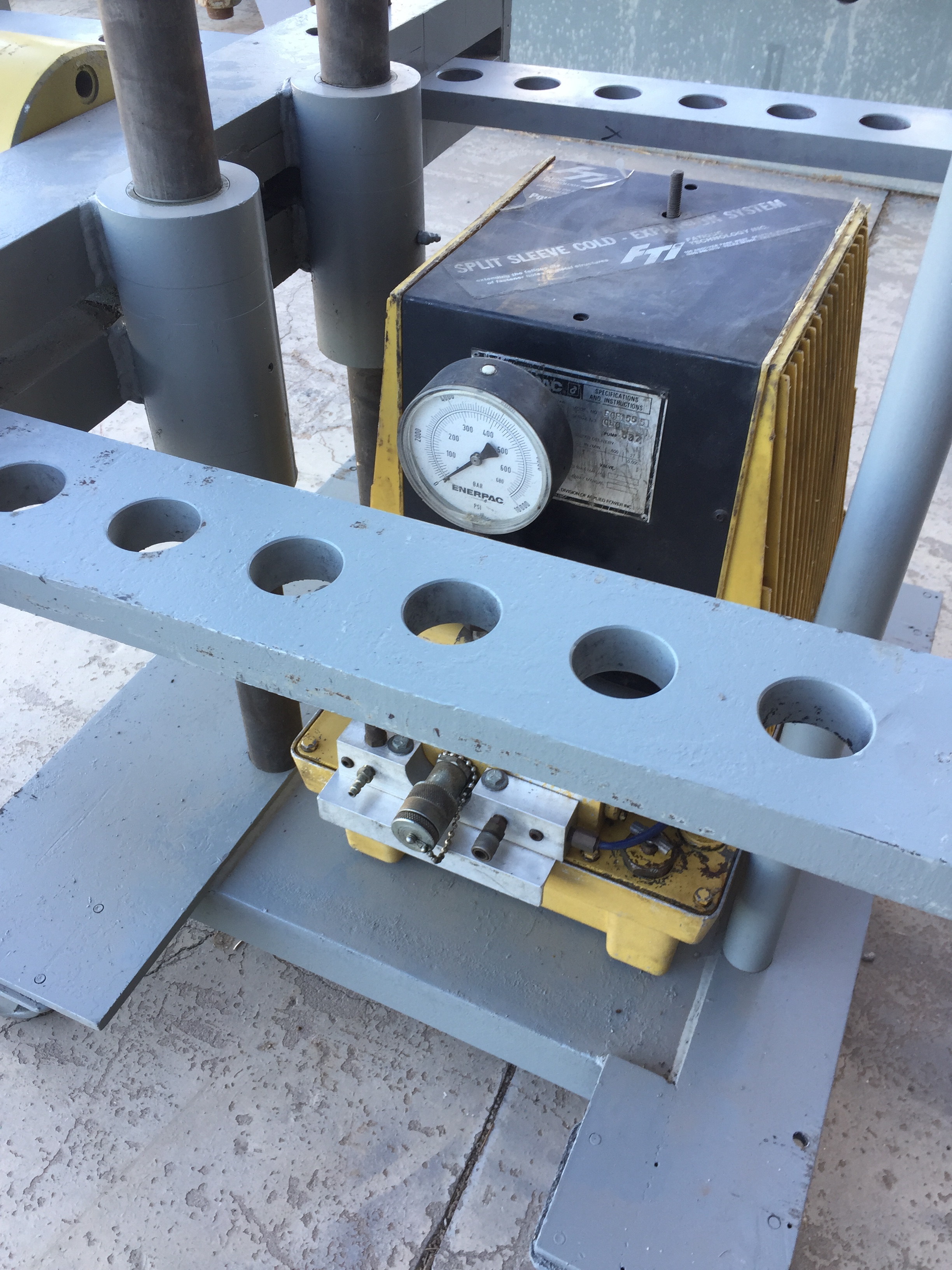 Used 150 Ton Industrial Gear / Wheel Puller