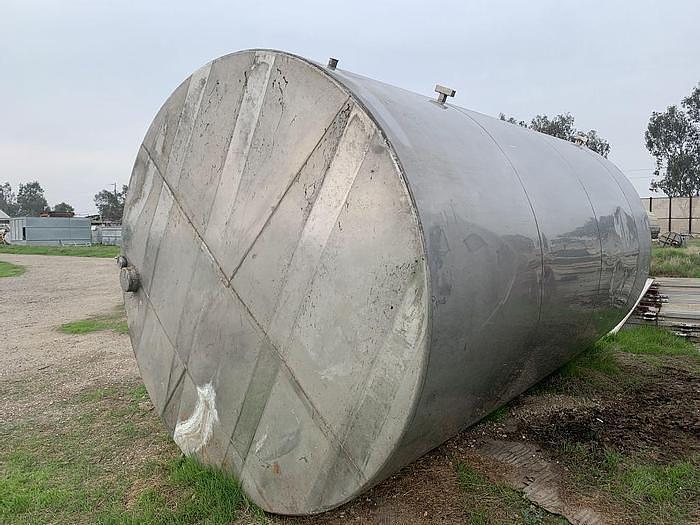 Used 5,000 GALLON VERTICAL TANK - S/S