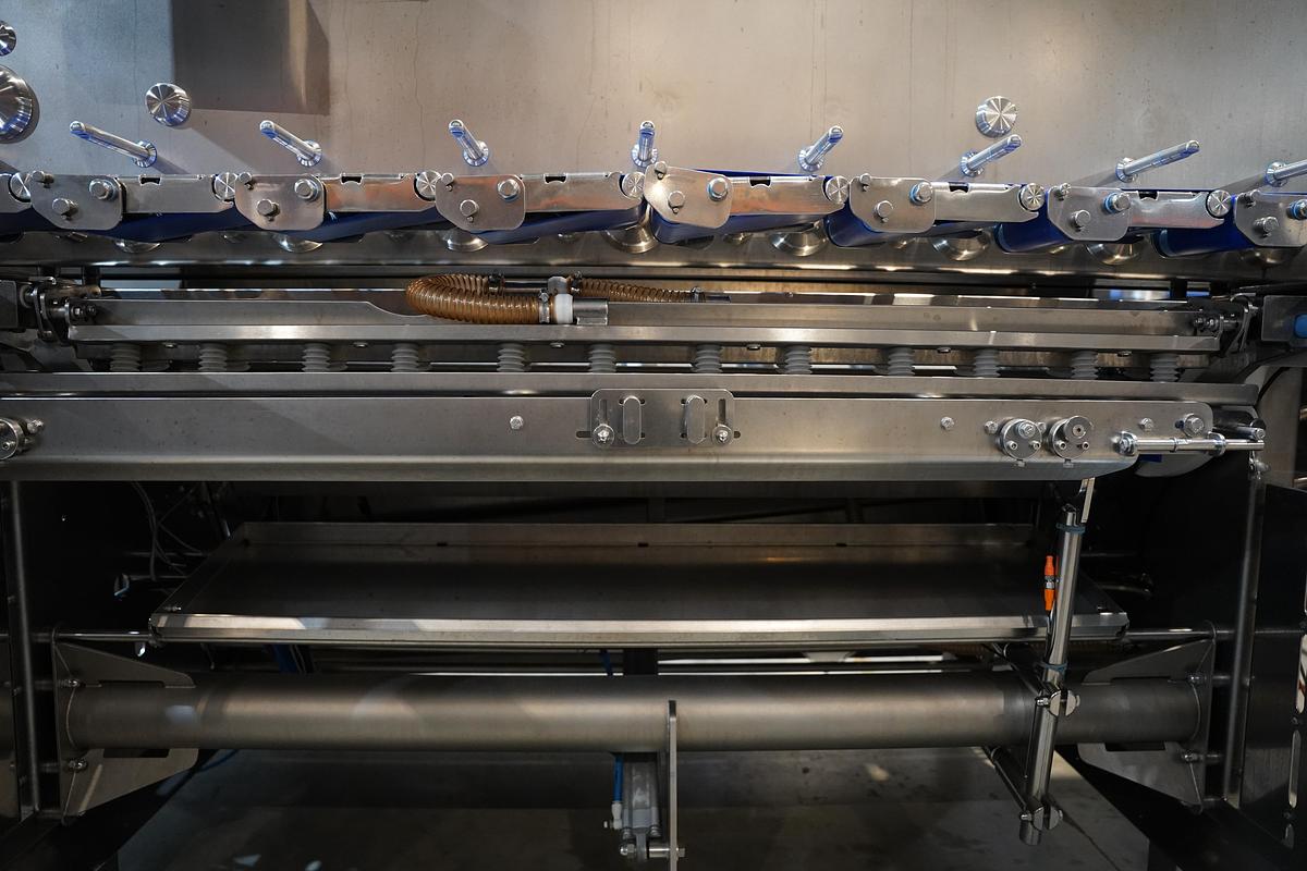 Gebruikt 2011 BG PACK Spa revolver flow packline type BG2800 EWL220-LEFT