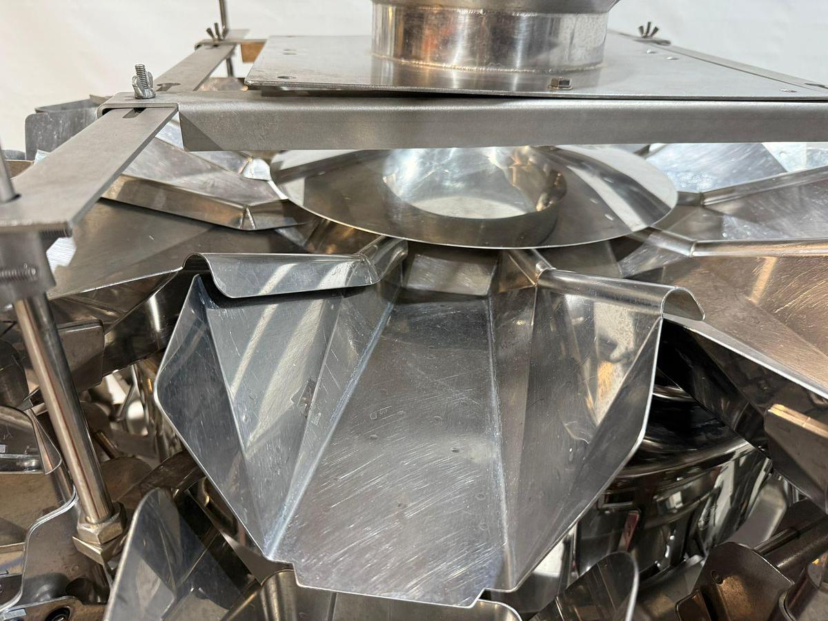 Gebruikt 2015 Ishida Multihead weger, CCW-RS-210W-1S/30-SS