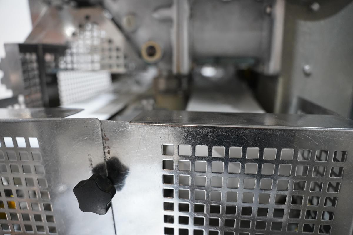 Gebruikt 2006 Rheon vormmachine met bebloeming