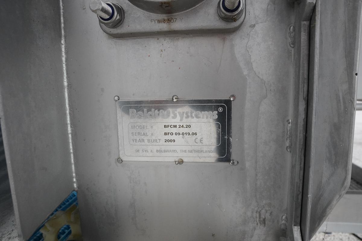 Gebruikt 2009 Ioma/Boldtusystems Transportband met metaaldetector en bordes