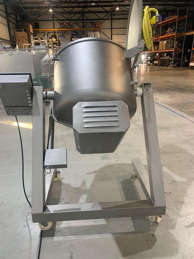 Gebruikt 1998 Vakona Mixer, 300FM2