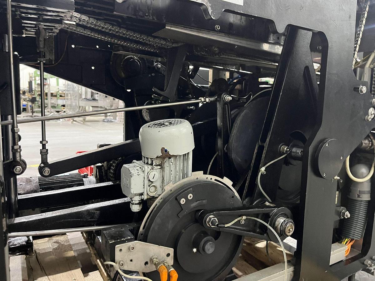 Gebruikt 2005 Ulma Super-Chik 45 automatische strechfolie verpakkingsmachine