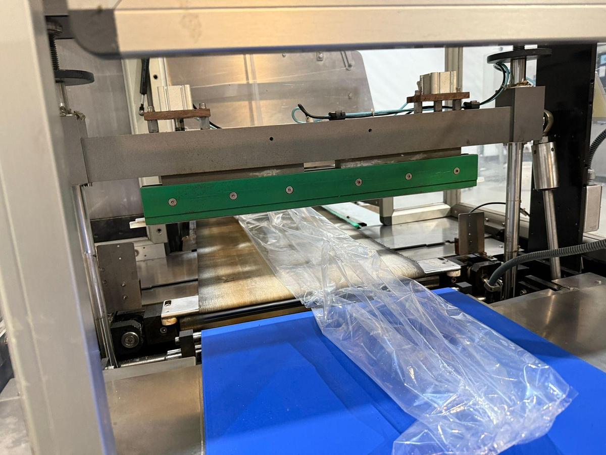 Gebruikt 2019 Ulma Flow pack wrapping machine met krimptunnel, type PV-550