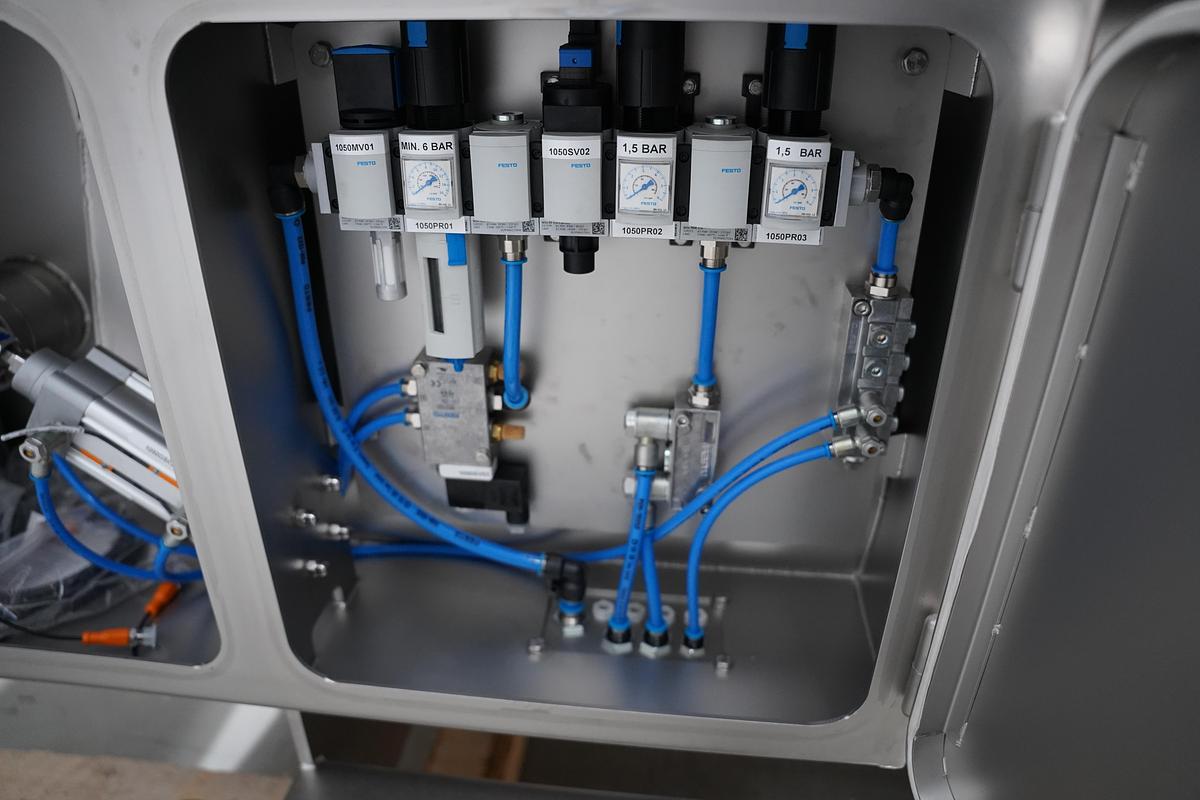 2020 Dinnissen Batch Menger, type 304-30-2x3