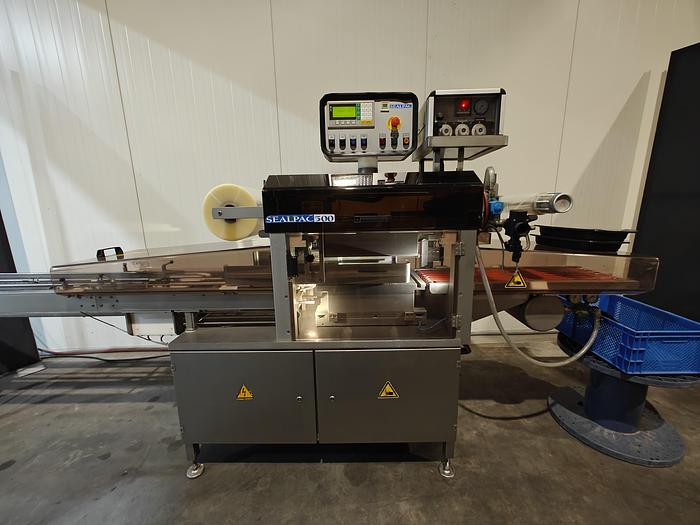 Used 2002 Sealpac Automatic tray sealing machine, 500