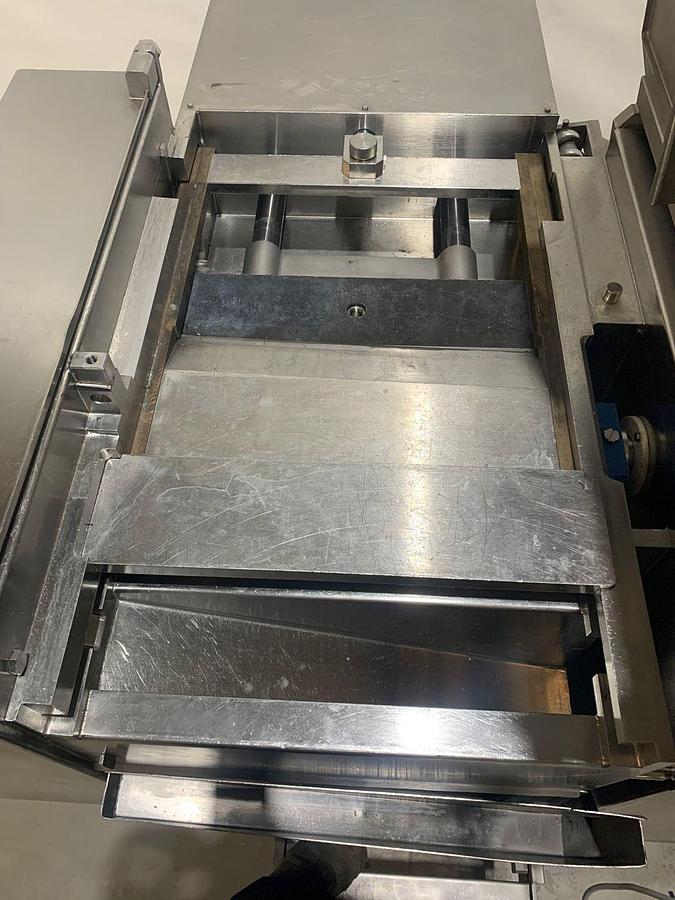 Used 2015 Holac Kaassnij machine Aut 200