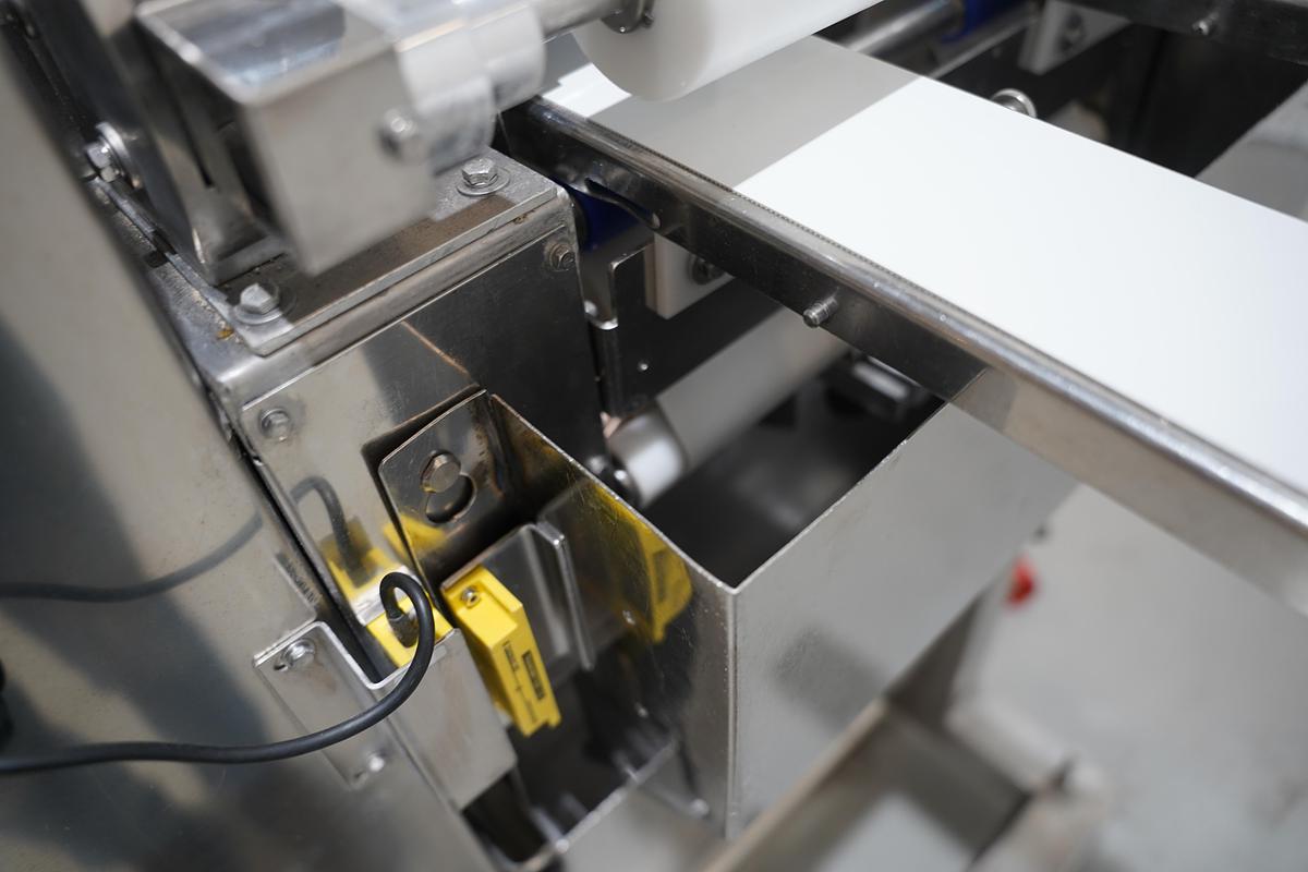 Gebruikt 2006 Rheon vormmachine met bebloeming
