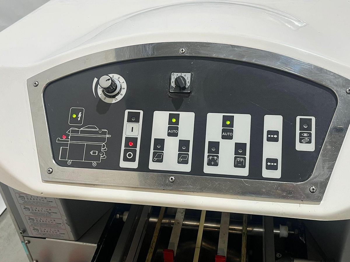 Gebruikt 2005 Ulma Super-Chik 45 automatische strechfolie verpakkingsmachine