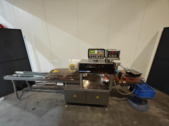Used 2002 Sealpac Automatic tray sealing machine, 500