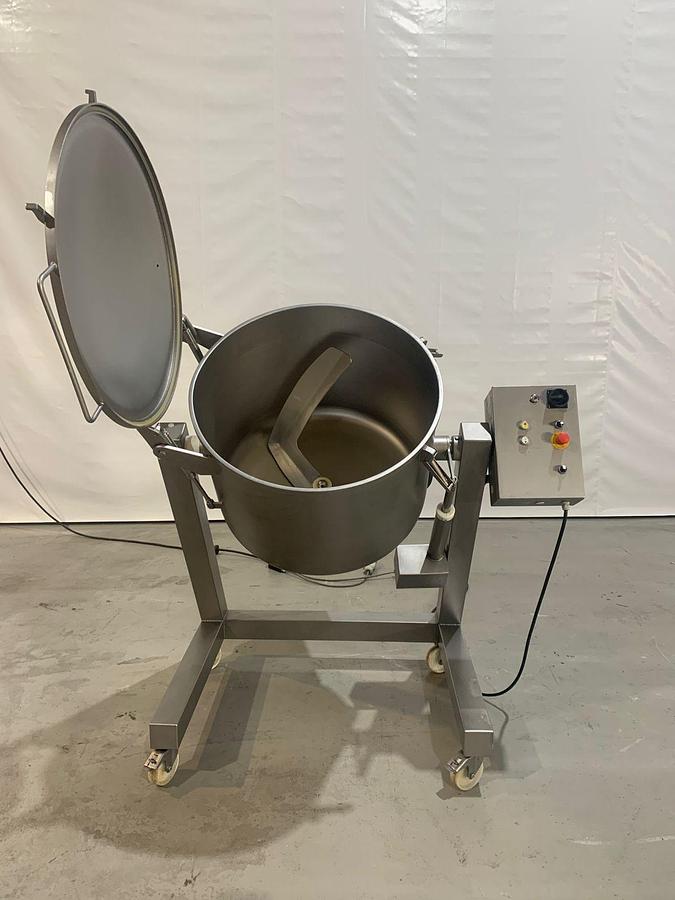 Gebruikt 1998 Vakona Mixer, 300FM2