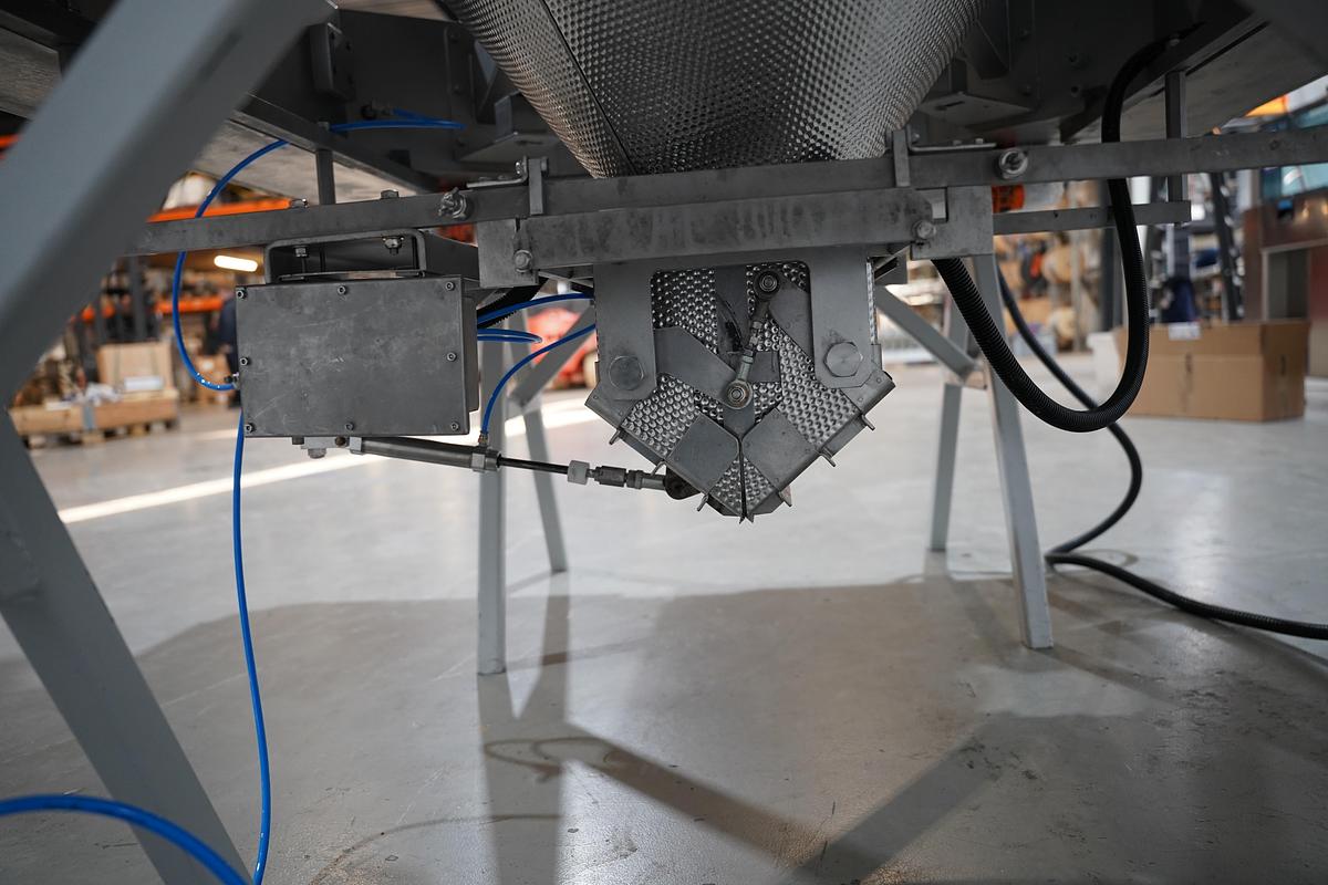 Gebruikt 2003 Ishida Multihead weger, CCW-M-214W-S/70-WP