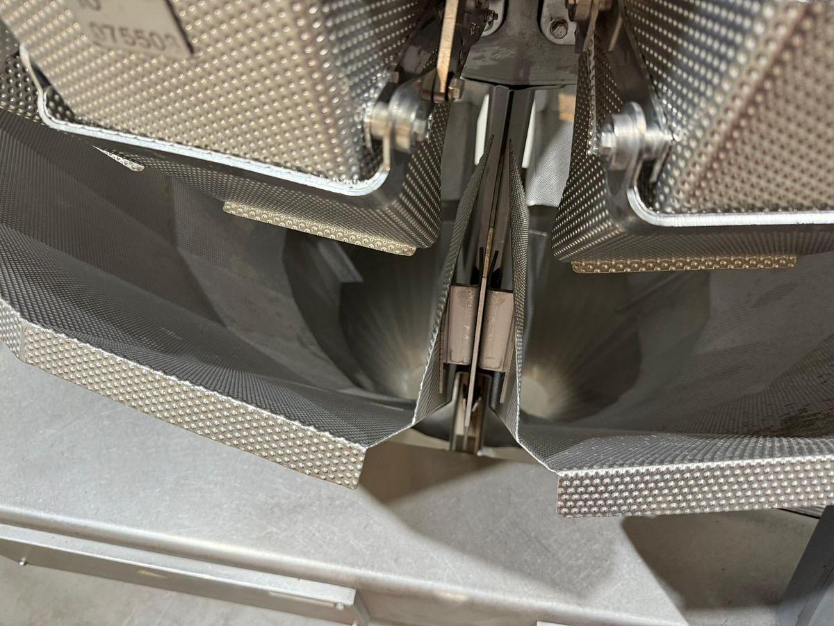 Gebruikt 2007 Ishida Multihead weger, CCW-R-220W-1D/30-WP