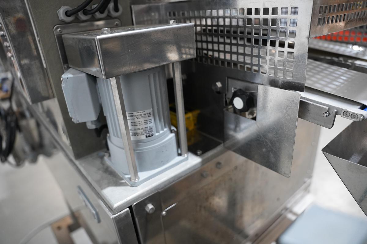Gebruikt 2006 Rheon vormmachine met bebloeming