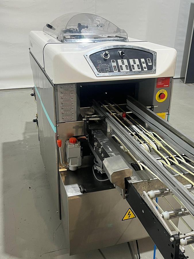 Gebruikt 2005 Ulma Super-Chik 45 automatische strechfolie verpakkingsmachine