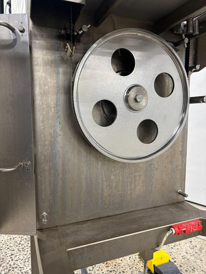 Gebruikt 2004 Omega Zaag