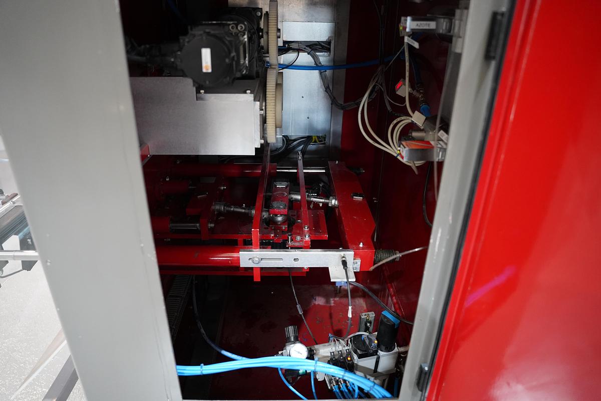 Gebruikt 2005 Wolf-Valmartin verticale verpakkingsmachine