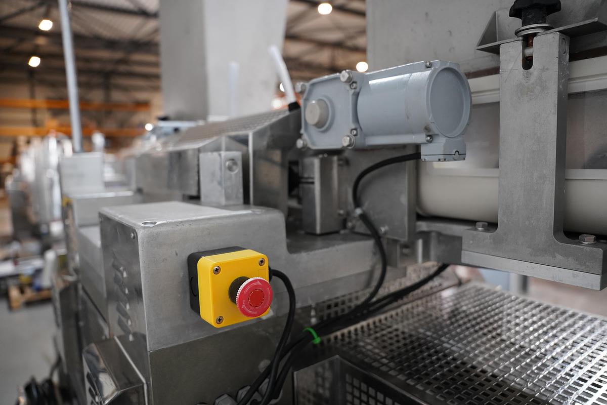 Gebruikt 2006 Rheon vormmachine met bebloeming