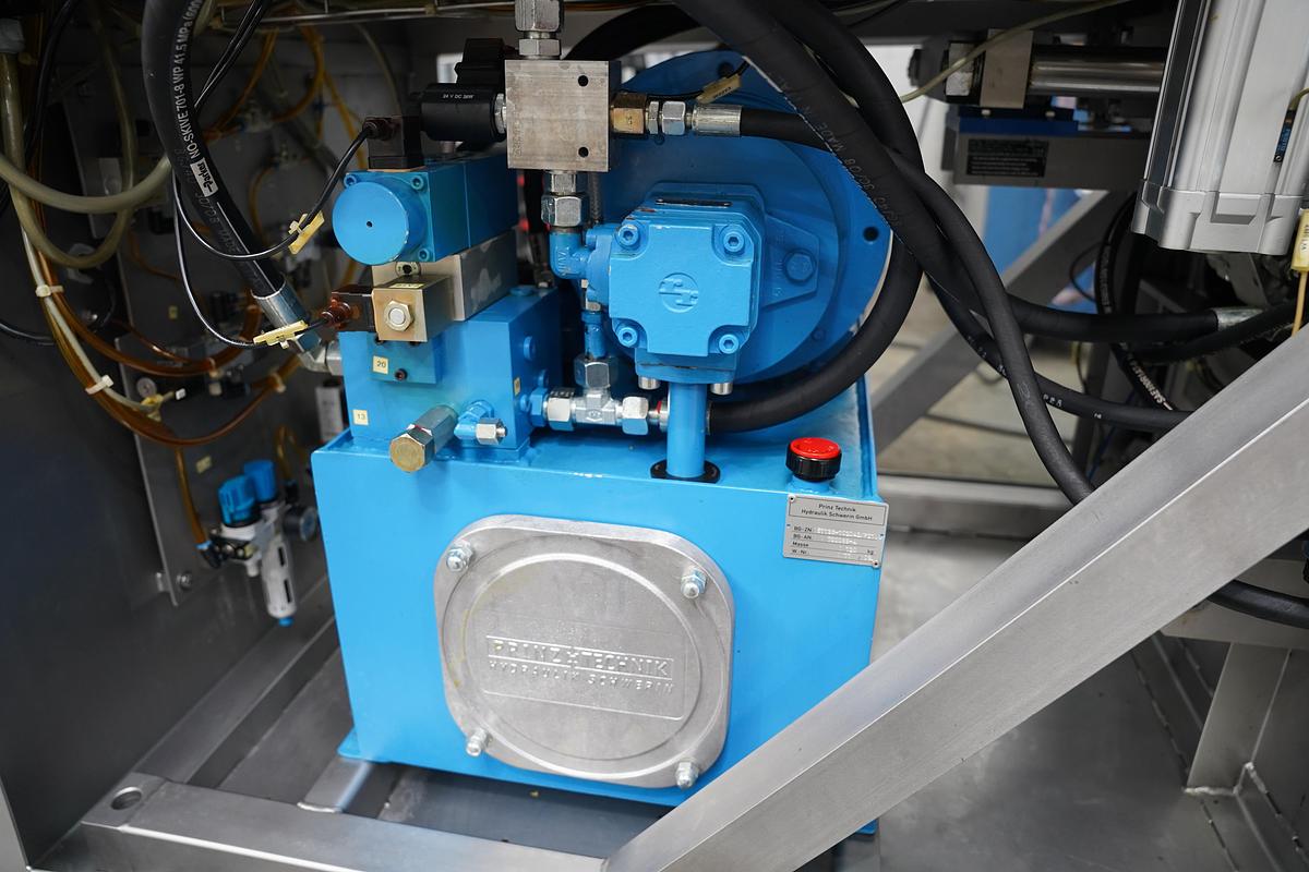 Gebruikt 2009 Magurit 584 Kaassnijmachine(blokken)