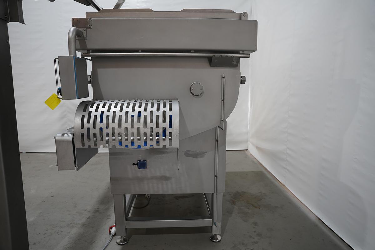 Gebruikt 2011 N&N mixer met lift