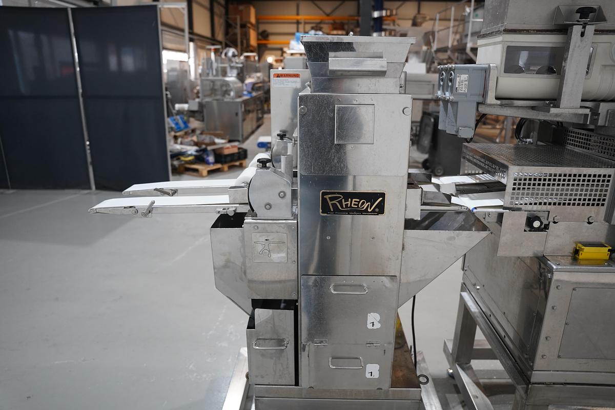 Gebruikt 2006 Rheon vormmachine met bebloeming