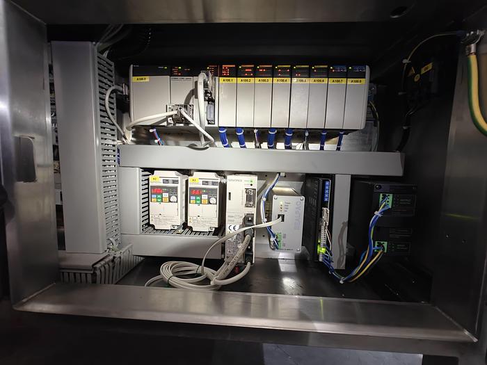 Used 2002 Sealpac Automatic tray sealing machine, 500