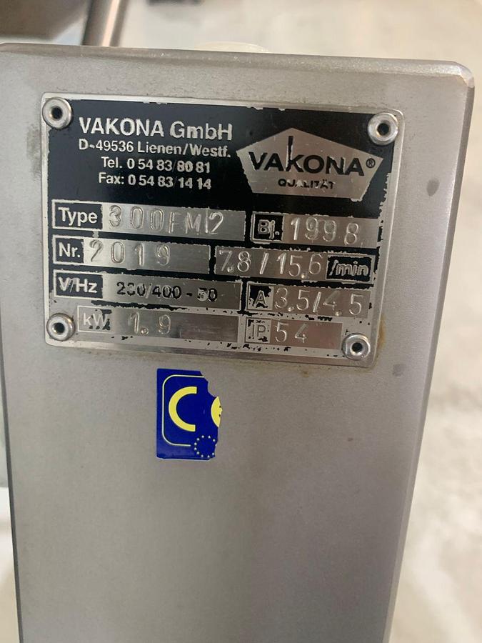 Gebruikt 1998 Vakona Mixer, 300FM2