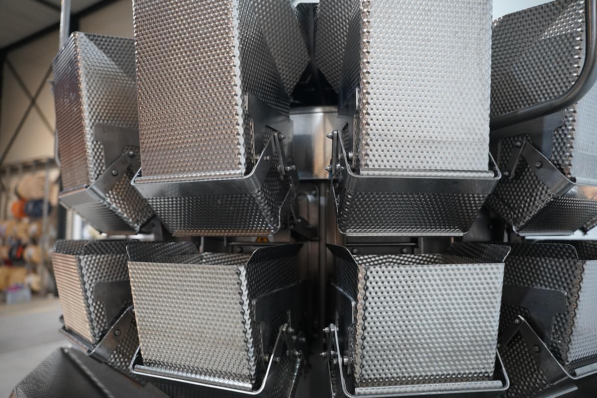 Gebruikt 2003 Ishida Multihead weger, CCW-M-214W-S/70-WP