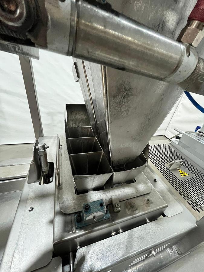 Gebruikt 2008 Multivac Dieptrekverpakkingsmachine R245