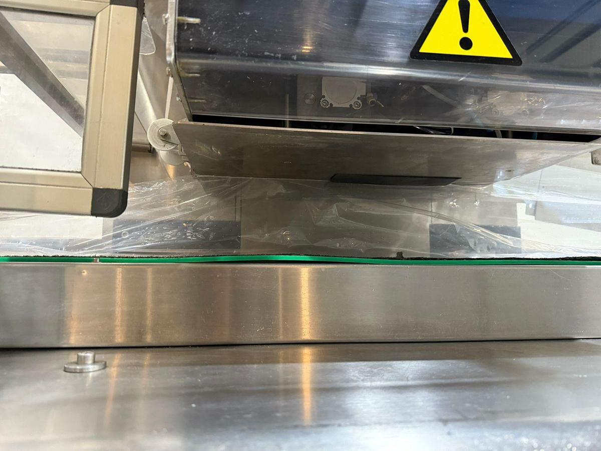 Gebruikt 2019 Ulma Flow pack wrapping machine met krimptunnel, type PV-550