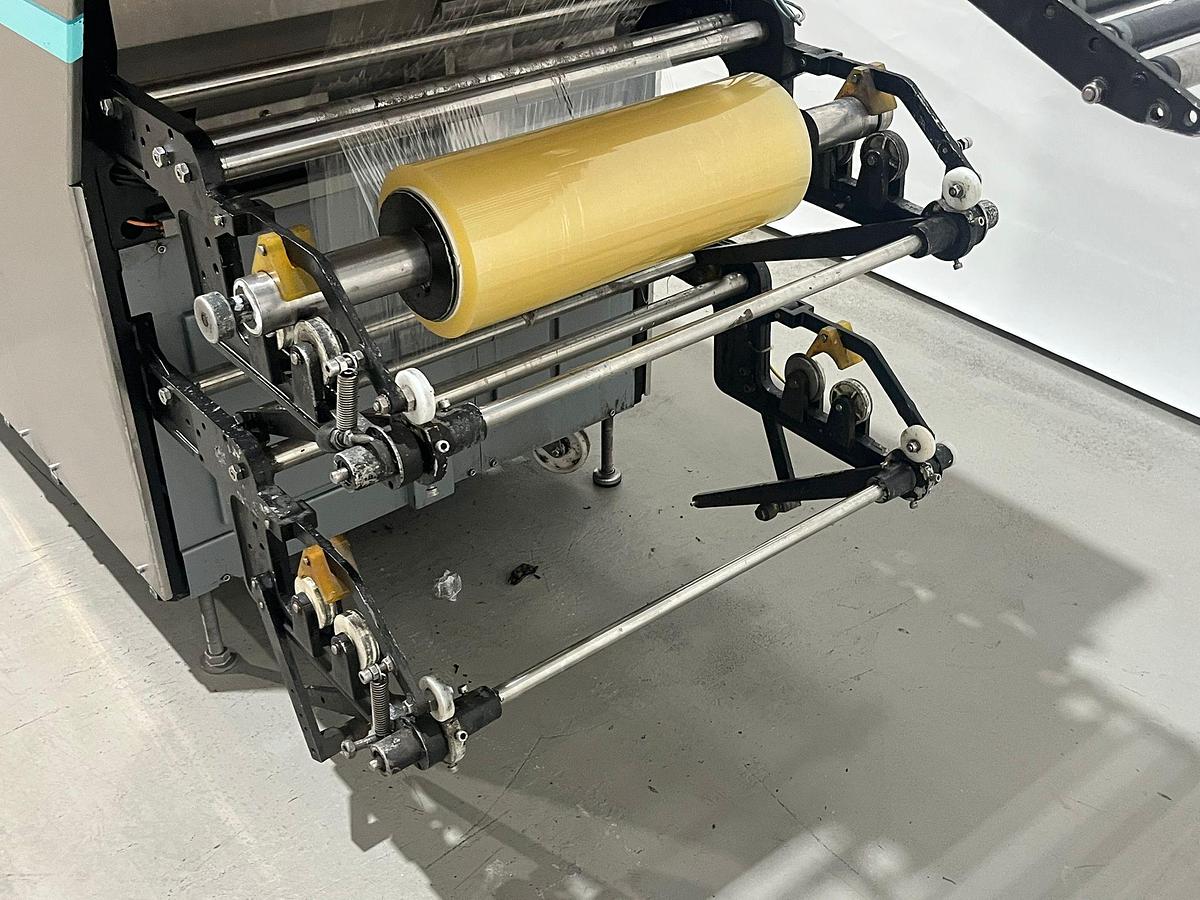 Gebruikt 2005 Ulma Super-Chik 45 automatische strechfolie verpakkingsmachine