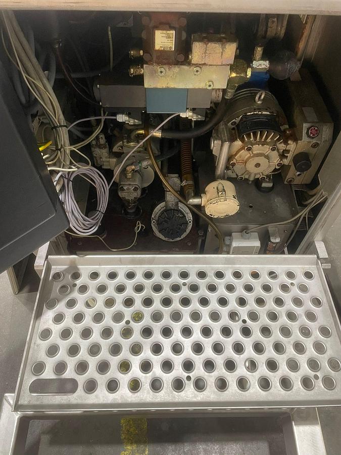 Gebruikt 1995 Vemag Robot HP10  (type: 140\350 B-1) Vacuümvuller