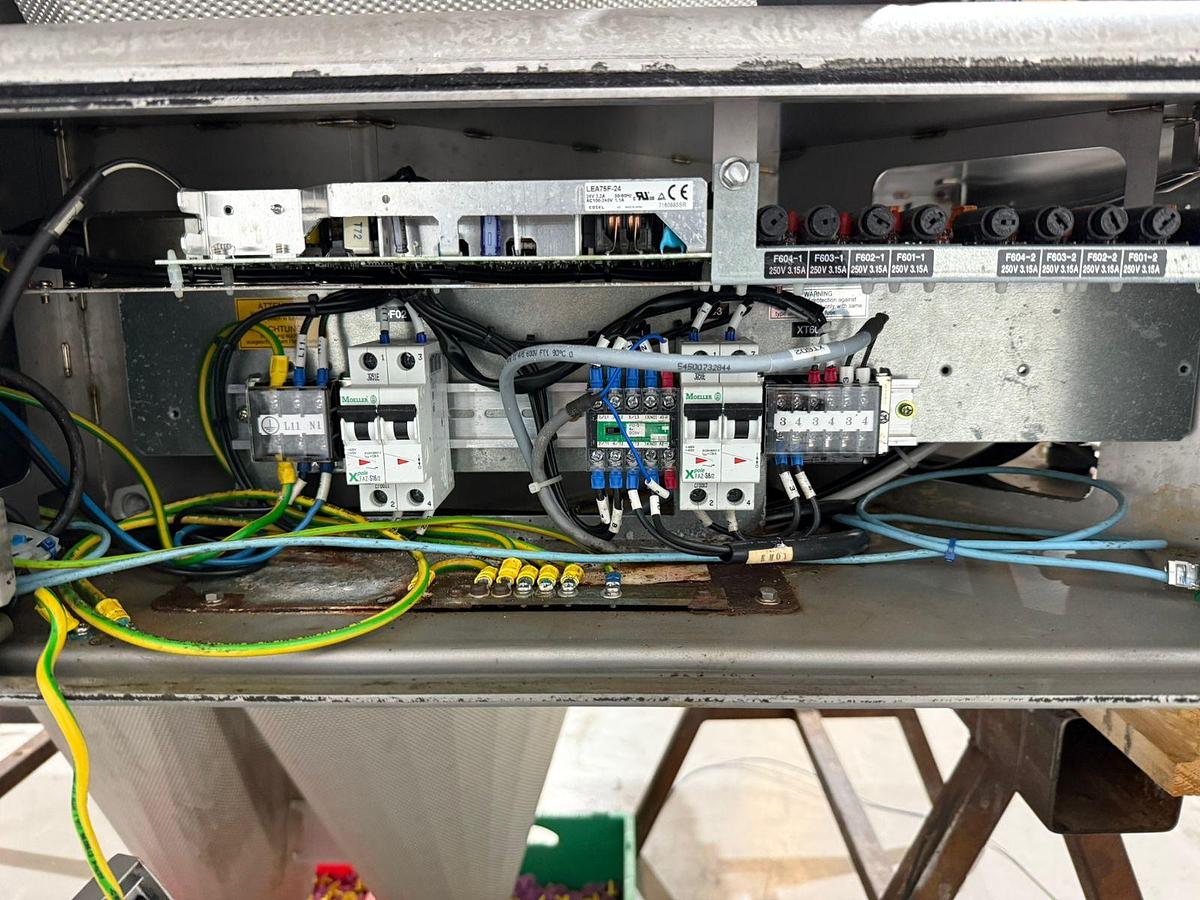 Gebruikt 2007 Ishida Multihead weger, CCW-R-220W-1D/30-WP