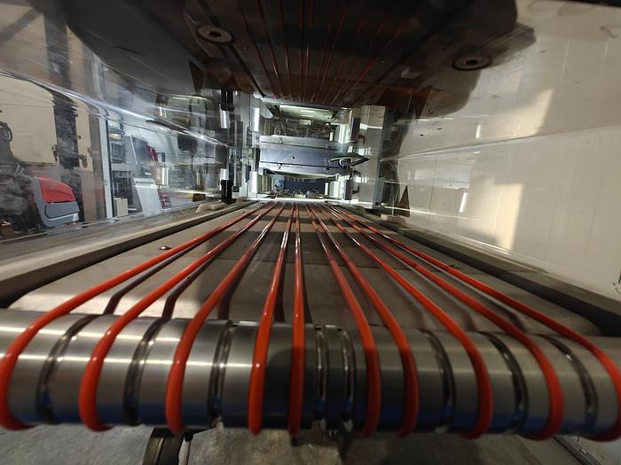 Used 2002 Sealpac Automatic tray sealing machine, 500