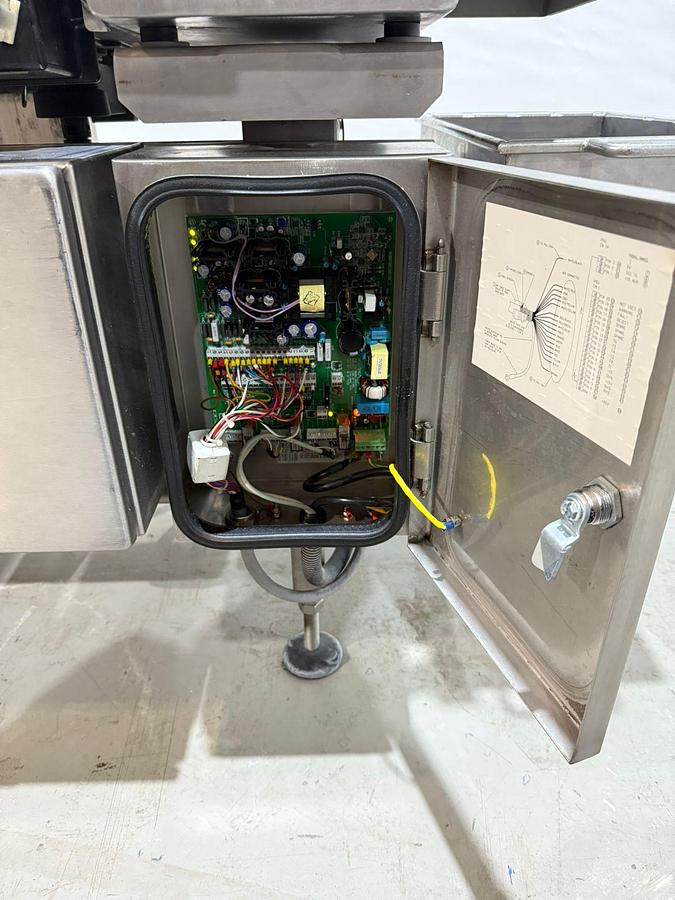 Gebruikt 2005 Ishida Checkweger met metaaldetector , DACS-W-030-SBPB-I
