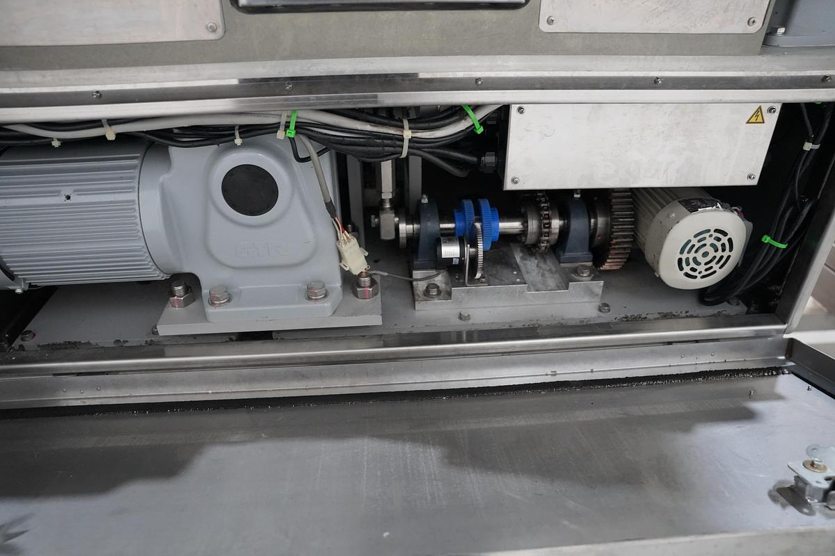 Gebruikt 2006 Rheon vormmachine met bebloeming