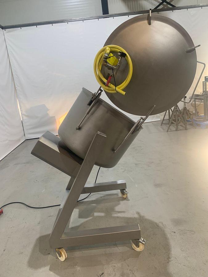 Gebruikt 1998 Vakona Mixer, 300FM2