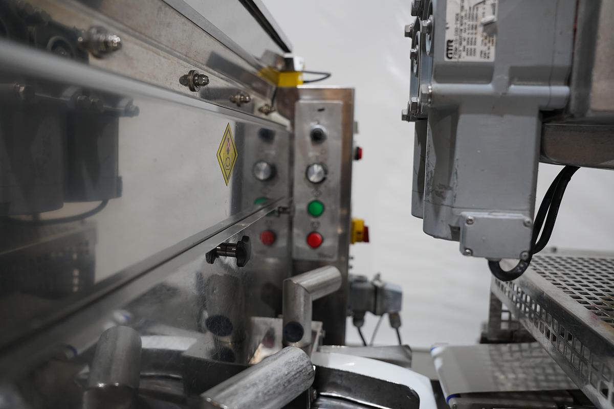 Gebruikt 2006 Rheon vormmachine met bebloeming