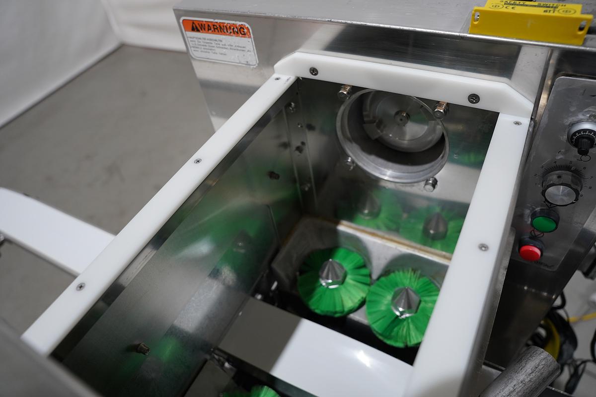 Gebruikt 2006 Rheon vormmachine met bebloeming