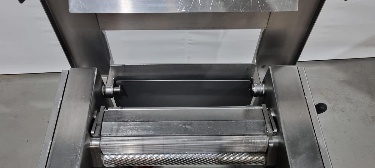 Gebruikt 2004 Maja Onthuidmachine, EVM 3006